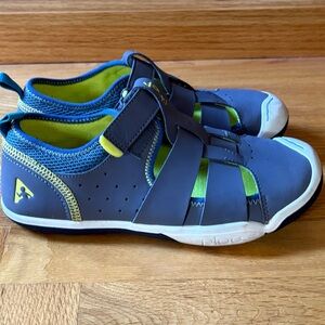 Kids Boys PLAE Sam 2.0 gray closed toed fisherman sandals shoes size 4 EUC